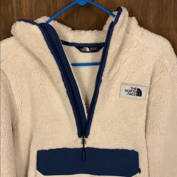The North Face 1/4 Zip Pullover - Picture 3 of 5